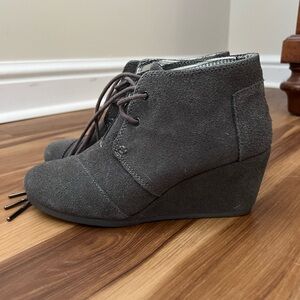 Toms Women’s Suede Wedge Booties, Gray, Size 8